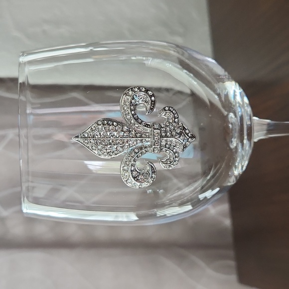 🍷⚜️Pretty fleur-de-lis wine glass in perfect new condition!⚜️ - Picture 2 of 8